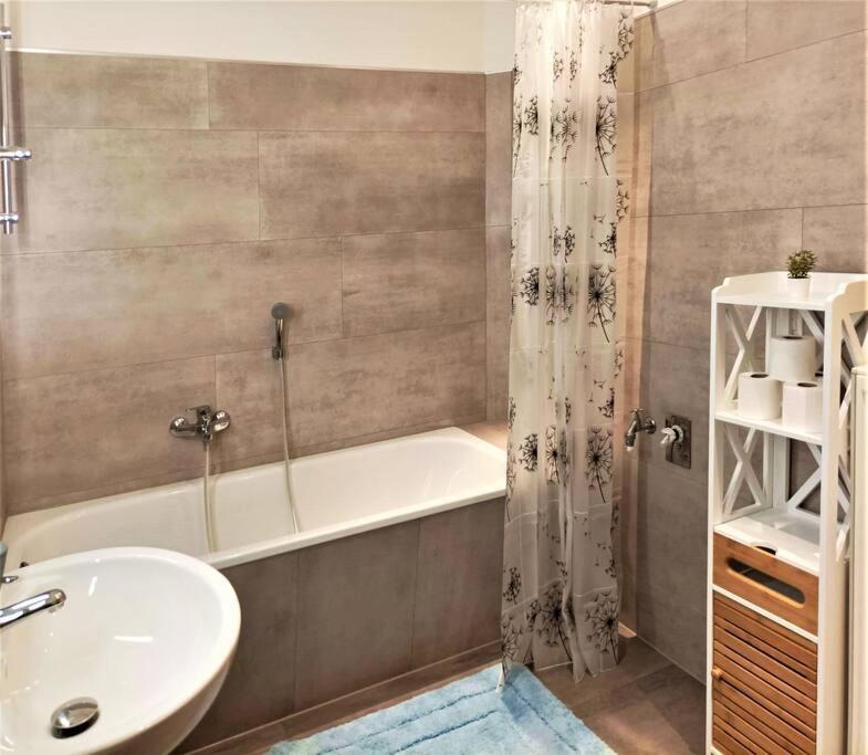 Modernes Apartment Mit Balkon Magdebourg Extérieur photo