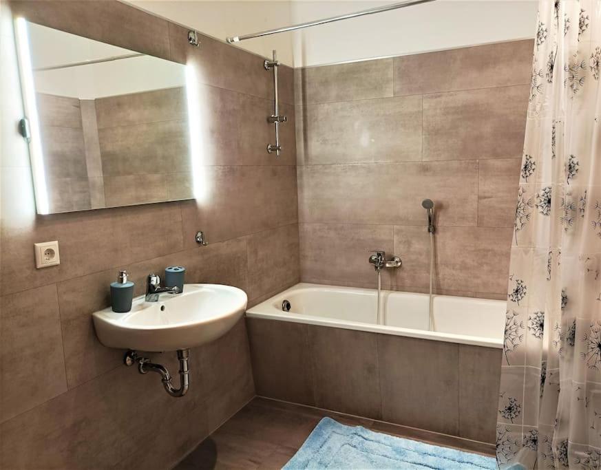 Modernes Apartment Mit Balkon Magdebourg Extérieur photo